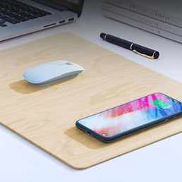 Tapis de souris imitation bois avec zone de recharge à induction - Livraison offerte